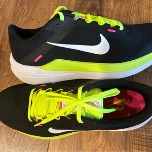 Men’s sz 11 Nike Air Winflo 10 XXC Running shoe.
